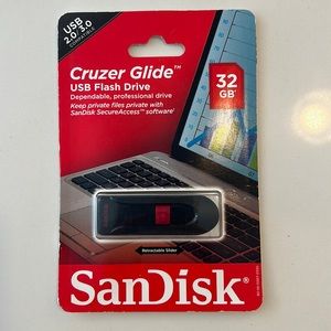 32 GB USB Flash Drive